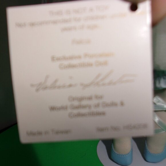 World Gallery Porcelain Designer Doll's - Picture 4 of 7